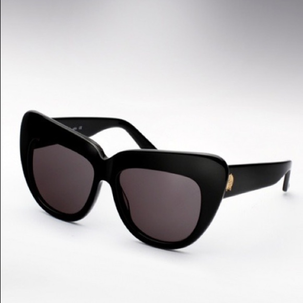 ISO!! House of Harlow Chelsea Sunglasses